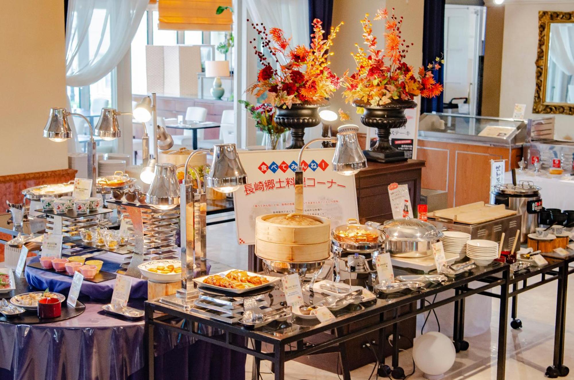 Hotel Den Haag Huis Ten Bosch Sasebo Ngoại thất bức ảnh A buffet at a hotel